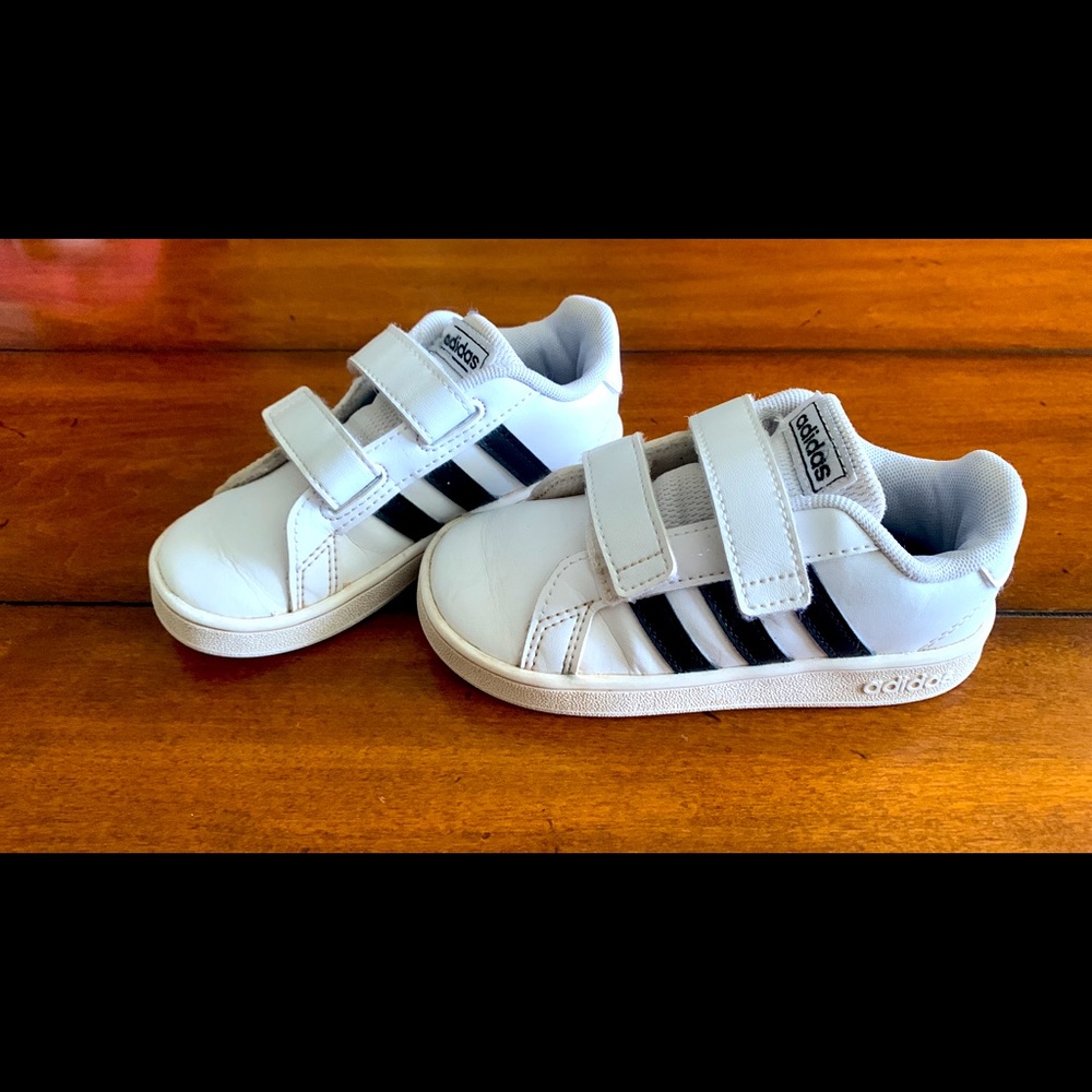 Toddler Adidas Grand Court tennis shoes